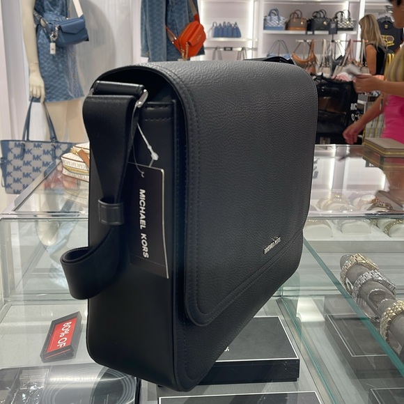 MICHAEL KORS
Cooper Messenger Bag
Black
 NWT - Picture 3 of 16